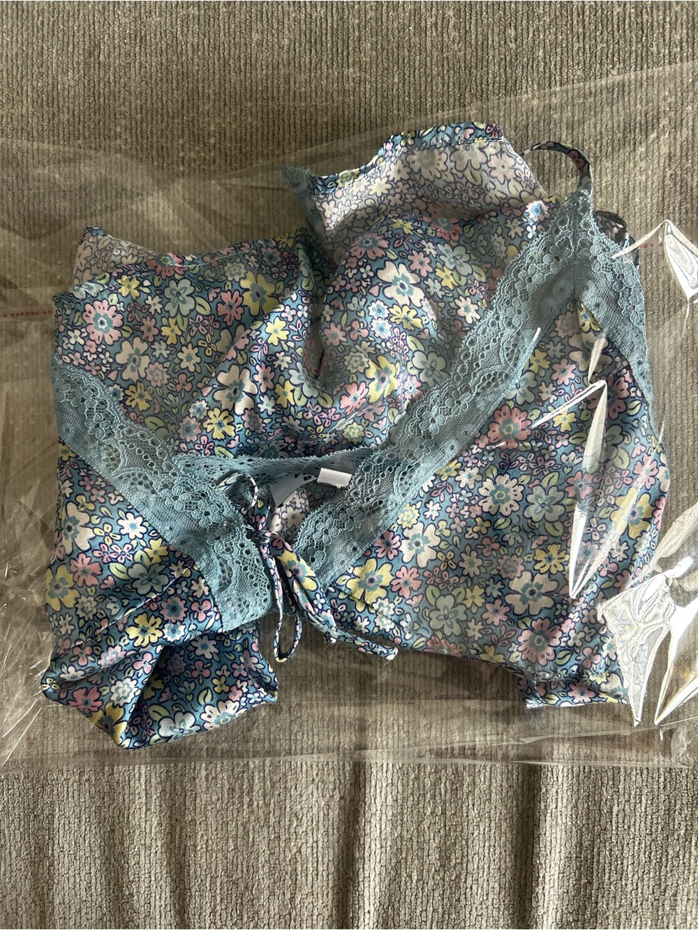Frankies Bikinis Y2K Floral Lace Silk Cami Top S Fairy Femenine - Picture 14 of 14